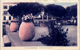 83 LE LAVANDOU - L'hôtel De Provence (colorée) (pli Coin Droit) - Le Lavandou