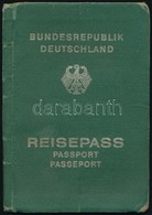 1978 Fényképes NSZK útlevél Nürnbergben élő érsekújvári Születésű Magyar Részére, 1979-1983 Közötti Magyarországi Beutaz - Non Classificati