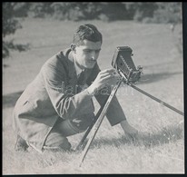 Cca 1930 Kinszki Imre (1901-1945) Budapesti Fotóművész Fotografál, Jelzés Nélküli Vintage Fotó, A Szerző Hagyatékából, 5 - Altri & Non Classificati