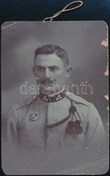 Cca 1914-1918 Katona ügyességi Jelvénnyel, Fotó Sérüléssel, 8,5×6 Cm - Otros & Sin Clasificación