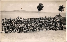 * T2/T3 1939 Balatonboglár, Fürdőző Gyerekek Az üdülőtelepen. Bellainé Fényképész Photo (fl) - Ohne Zuordnung