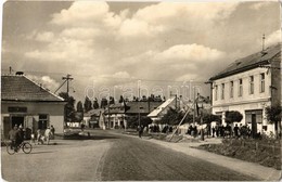 * T3 ~1950 Vágsellye, Schelle, Sala Nad Váhom; Utca, Vendéglátó üzem, Drogéria, üzlet / Restaurant, Drogerie, Shop (fa) - Non Classificati