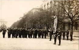 * T2/T3 1921 Budapest, IV. Károly Visszatérési Kísérlete (királypuccs), Katonatisztek Felesketése. Schäffer Ármin Photo  - Zonder Classificatie