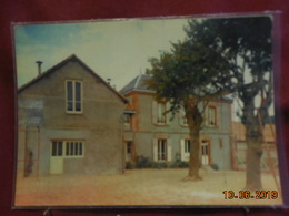 CPM GF - Jouy - Le Centre Paroissial Et La Halte Du Pèlerin De N.D. De Chartres - Jouy