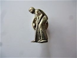 Delcampe - PINS 3D GOLFEUR PUTT  Argenté / 33NAT - Golf