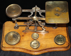 POSTAL SCALES 19thC Brass Postal Scale With Comprehensive Engraved 'Rates Of Postage' Platform On Serpentine Walnut Base - Other & Unclassified