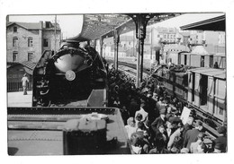 LYON BROTTEAUX (69) Photographie Format Cpa Trains En Gare 1950 Gros Plan - Lyon 6