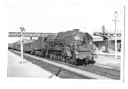 RENNES (35) Photographie Format Cpa Train Locomotive En Gare Beau Plan 1964 - Rennes