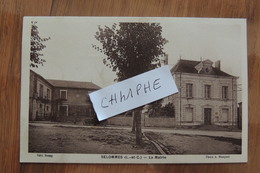 SELOMMES LA MAIRIE PETITE ANIMATION ET VOITURE D EPOQUE - Selommes