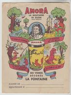 PROTEGE CAHIER ILLUSTRE MOUTARDE AMORA "SOUS VERRES DECORES LA FONTAINE" - Senape