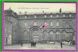 Delcampe - CPA (53 Mayenne ) - EVRON - 381. Communauté Façade Entrée - Très Animé -  écrite Au Dos Voyagé - Evron