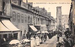 29-DOUARNENEZ- RUE JEAN-BART, UN DEFILE DE NOCES - Douarnenez