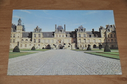 10925-      FONTAINEBLEAU, COUR DU CHEVAL BLANC - Fontainebleau