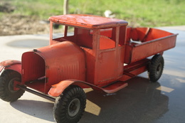 Vintage  : Triang - Lines Bros 'Bedford' Red Tipper Truck Toy - Pressed Steel - Pre War - Limitierte Auflagen Und Kuriositäten - Alle Marken