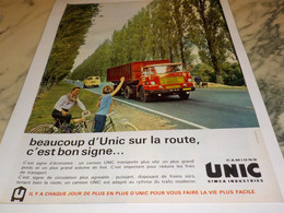 ANCIENNE PUBLICITE SUR LA ROUTE  LES CAMIONS  UNIC  1963 - Camions