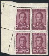 ARGENTINA: GJ.1048, 1954/7 2P. Echeverría, Block Of 4 With Spectacular Perforation VARIETY Creating A Diagonal Label On  - Autres & Non Classés