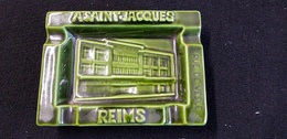 Cendrier FAIENCE VERTE Marne 51 CHAMPAGNE REIMS Rue De Vesle GRANDS MAGASINS A SAINT ST JACQUES - Sonstige & Ohne Zuordnung