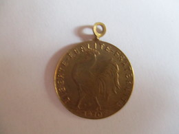 Jeton Avec Boucle De Pendantif: Imitation De La Pièce De 20 Fr. Or 1910 - Brothel Tokens