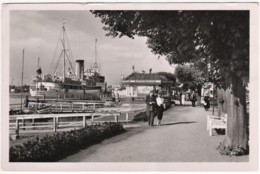 Lübeck Travemünde - S/w Promenade Mit MS Dania   Willy Möller Bazar Und Geschenkartikel - Lübeck-Travemünde