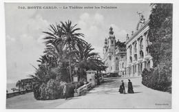 MONTE CARLO - N° 705 - LE THEATRE ENTRE LES PALMIERS AVEC PERSONNAGES - CPA NON VOYAGEE - Opéra & Théâtre