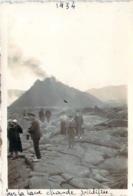 Photo - Volcan Le Vésuve, Sur La Lave Chaude Solidifiée, 1934 - Places