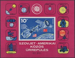 ** 1975 Szovjet-amerikai Közös űrrepülés Vágott Blokk (4.500) - Altri & Non Classificati