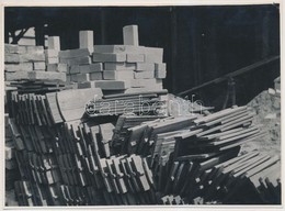 Cca 1933 Kinszki Imre (1901-1945): Építőanyagok, Aláírt, Pecséttel Jelzett Vintage Fotóművészeti Alkotás, Apró Hibával,  - Sonstige & Ohne Zuordnung
