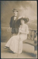 Cca 1910 Kalapos Hölgy és úr Fotója, Fotólap, 13×8 Cm - Autres & Non Classés