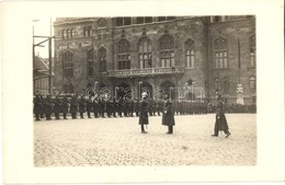 ** T2 Budapest I. Szentháromság Tér, Volt Pénzügyminisztérium épülete, Katonai Felvonulás, Schaffer Udvari Fényképész, P - Non Classificati