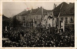 T2 1938 Érsekújvár, Nové Zámky; Bevonulás, ünneplő Tömeg / Entry Of The Hungarian Troops, Cheering Crowd + 1938 Érsekújv - Ohne Zuordnung