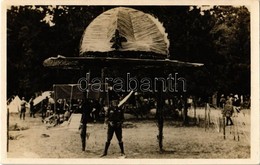 ** T1 Gyöngyös, Cserkésztábor Vesszőkből épített Cserkész Kalappal / Hungarian Scout Camp - Non Classés