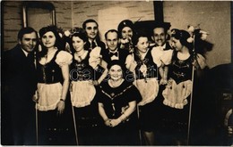 ** T2 Énekkar, Kórus (?) Csoportképe, Népviselet / Choir, Traditional Costumes, Folklore, Group Photo - Ohne Zuordnung