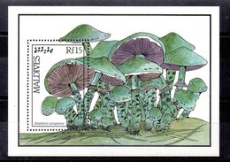 Hoja Bloque De Maldivas N ºYvert 130 ** SETAS (MUSHROOMS) - Maldives (...-1965)