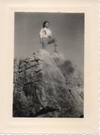 Photo Femme Sur Rochers,années 50 - Anonyme Personen
