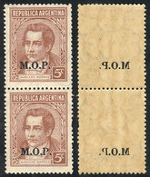 ARGENTINA: GJ.562, 5c. Moreno, "M.O.P." Ovpt, Pair, With Variety: Offset Impression Of The Overprint On Back, VF Quality - Oficiales