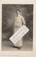 PONTOISE - Un Boucher Qui Pose ( Carte-photo ) - Pontoise