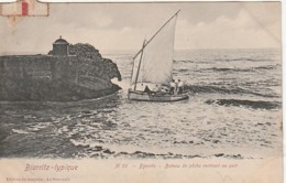 *** 64  ***  BIARRITZ  Typique  Bateau De Pêche Rentrant Au Port TTB Timbrée - Biarritz