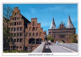 1 AK Germany * Holstentor Und Der Salzspeicher In Lübeck - Seit 1987 UNESCO Weltkulturerbe * - Luebeck
