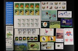 BIRDS BOOKLETS ACCUMULATION - Modern Issues From Across The World, We See Falkland Islands, Sweden, Singapore, Ireland,  - Unclassified