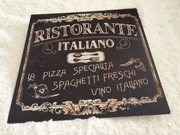 Belle Plaque En Tôle De 30 Cms X 30 Cms Avec Attache Au Dos RISTORANTE ITALIANO - Tin Signs (after1960)