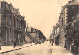 71-GUEUGNON- RUE DE LA LIBERTE L'HÔTEL DE VILLE - Gueugnon