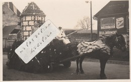 POIX De PICARDIE -Un Char Fleuri En Mai 1926 - Publicité L.Jacquy ,rue St-Martin Et Belle Jardinière ( Carte Photo ) 1/3 - Poix-de-Picardie