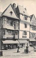 Lannion        22          Vieilles Maisons Place Du Centre.    4.  (voir Scan) - Lannion