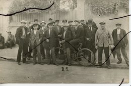 CARTE PHOTO. CPA . D69. LYON-MONPLAISIR - Souvenir De La Maison Hotchkiss. La Rentrée Des Ouvriers Juillet 1917. - Lyon 8