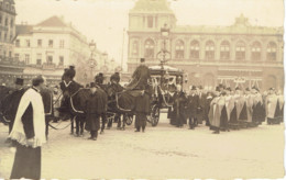 Carte Photo Funerailles Du Cardinal Mercier 1926 Photographe Paul Favresse Corbillard  Devant L'hotel Saint Jean - Fotografie