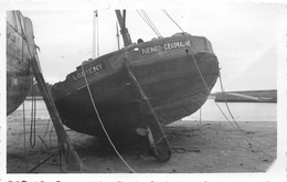 PAIMPOL  -  Carte-Photo Du Bateau Drageur " Henri-Germaine " En 1952  -  Photographe " P. DERYHON " - Paimpol