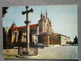 CCP 06 NICE - église Du Monastère De CIMIEZ - Musée Franciscain  De Cimiez Le Calvaire , Voiture Peugeot 404 1987 - Musées