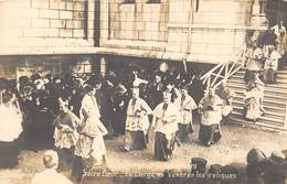 75018-PARIS-CARTE-PHOTO- SACRE-COEUR , LE CLERGE VA VENERER LES RELIQUES OCTOBRE 1919 - Sacré Coeur