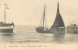 BOULOGNE - Bateau De Pêche Rentrant Au Port - LL 34 - Boulogne Sur Mer