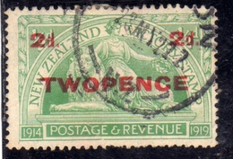 NEW ZEALAND NUOVA ZELANDA 1922 PEACE AND BRITISH SURCHARGE TWO PENCE ON LION 1/2p (1920) USATO USED OBLITERE' - Gebraucht